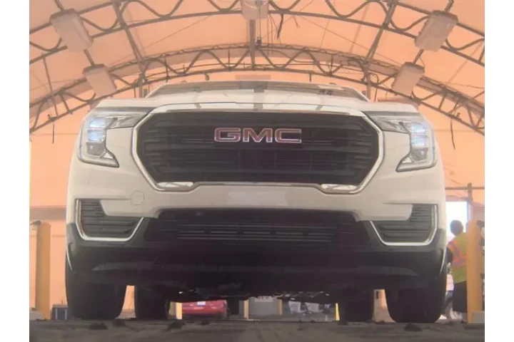 $21493 : GMC Terrain 2023 SLE 4dr SUV image 3