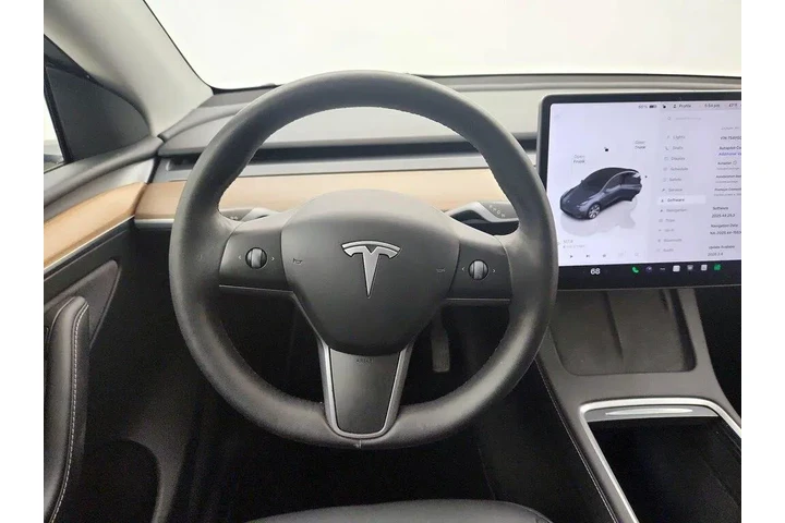 $33998 : Tesla Model Y 2023 AWD Long image 10