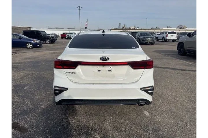 $13982 : Kia Forte 2019 LXS 4dr Sedan image 6