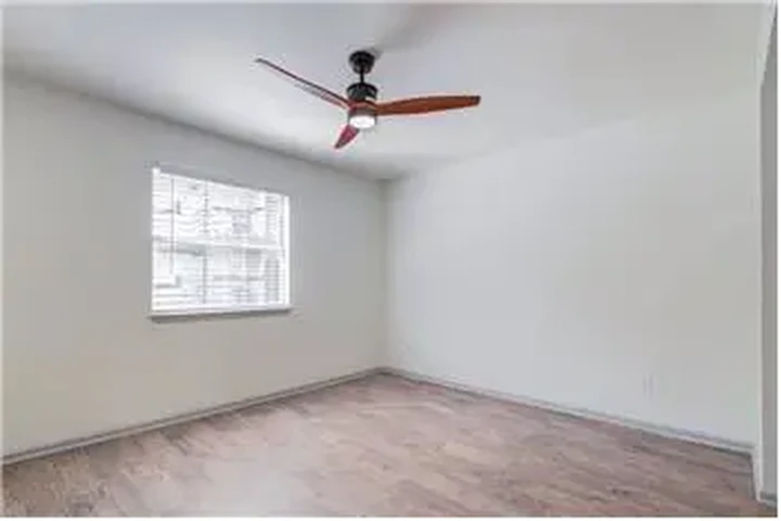 $1829 : Rental property with 0 bedro image 3