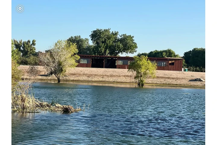 Fiestas frente a el Lago image 2