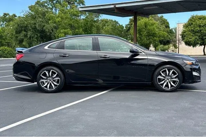 $20982 : Chevrolet Malibu 2025 RS 4dr image 10