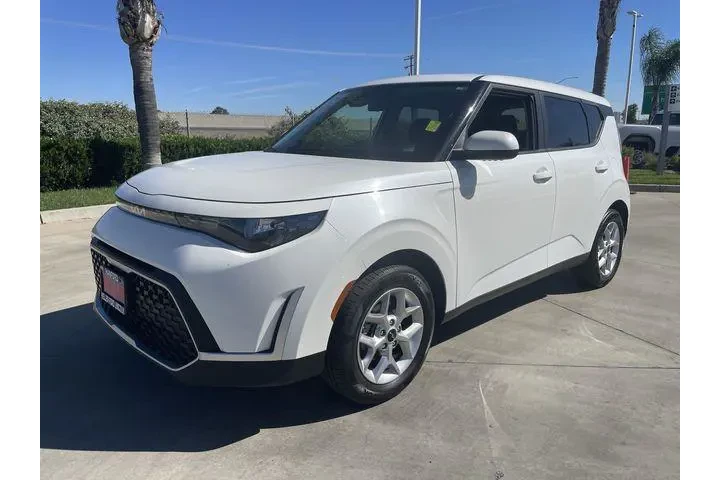 $17888 : Kia Soul 2024 S 4dr Crossove image 1