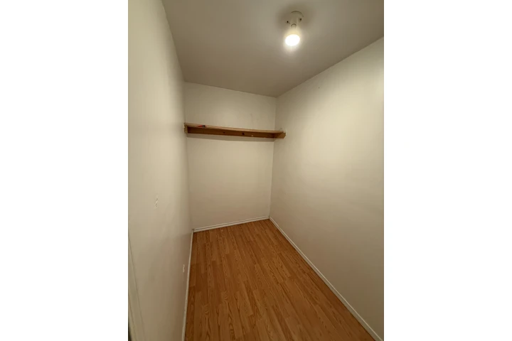 $800 : Cuartos y master room de renta image 5