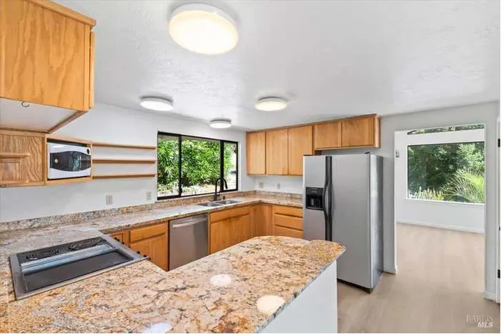 $900 : 3 bedroom and 2 bathrooms image 7