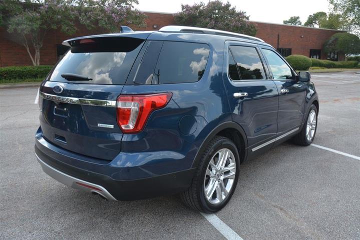 2017 Explorer Limited image 6