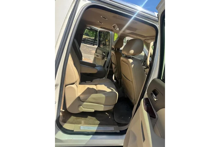 $5000 : 2010 Suburban LTZ image 8