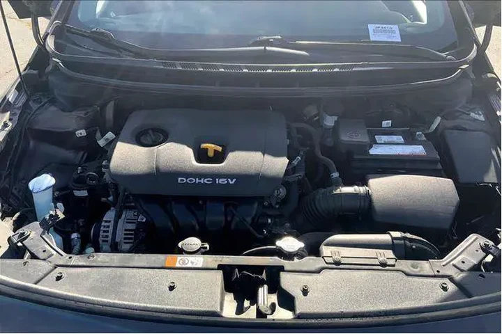 $11985 : Kia Forte 2017 S 4dr Sedan image 7