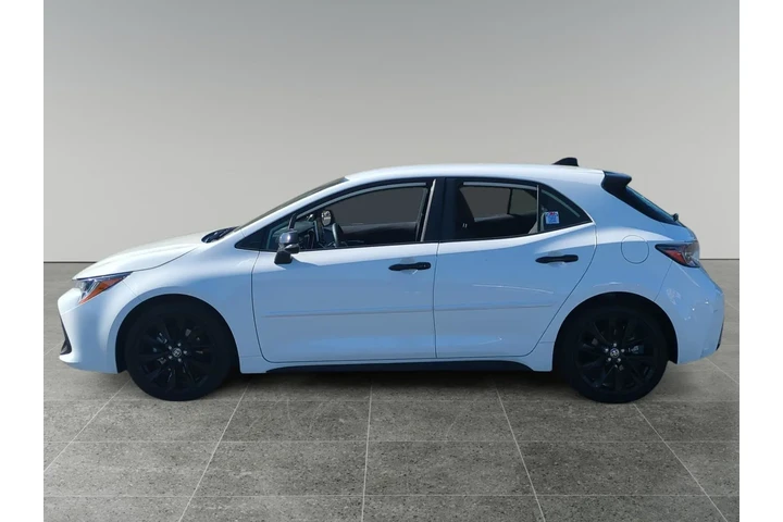 $24617 : Toyota Corolla Hatchback 202 image 2