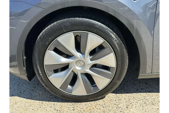 $31705 : Tesla Model Y 2023 AWD Long image 10