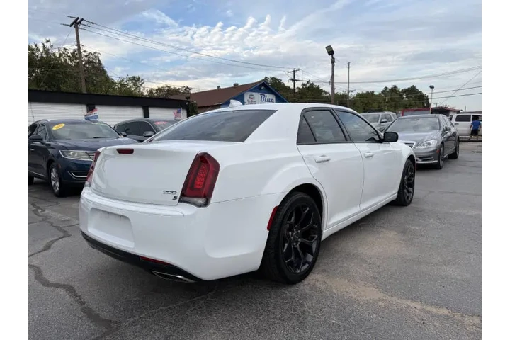 $18495 : 2019 300 S image 7