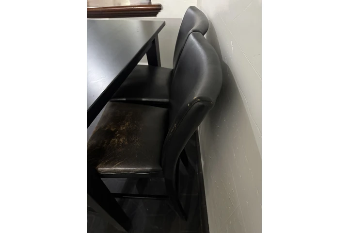 $150 : Mesa con dos sillas image 2