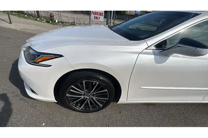 $39087 : Lexus ES 300h 2024 4dr Sedan image 9