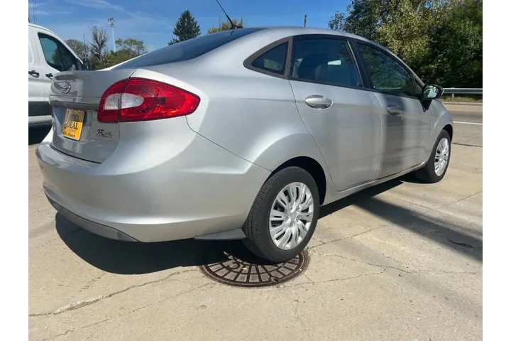 $4295 : 2011 Fiesta SE image 6