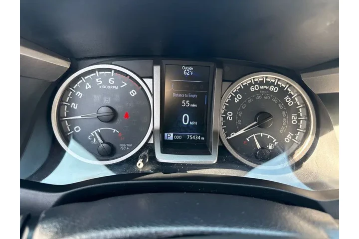 $25995 : 2017 Tacoma SR5 V6 image 10