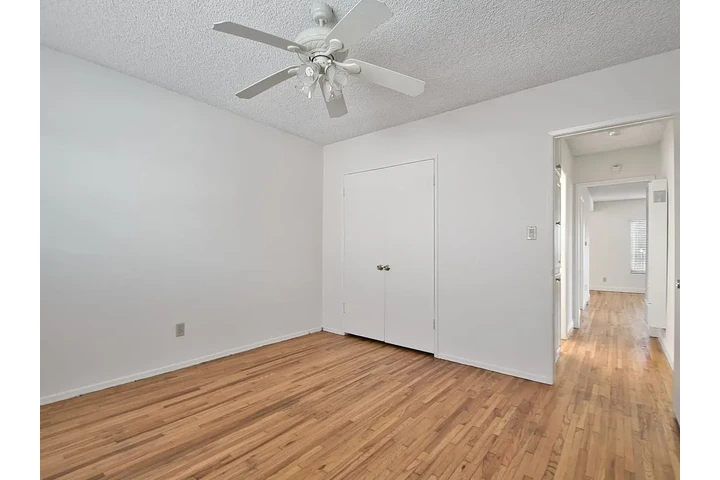 $2600 : REFINISHED HARDWOOD FLOORS image 6