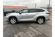 $29997 : Toyota Highlander 2023 AWD L thumbnail