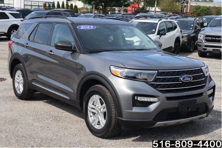 $33447 : Ford Explorer 2023 AWD XLT 4 image 2