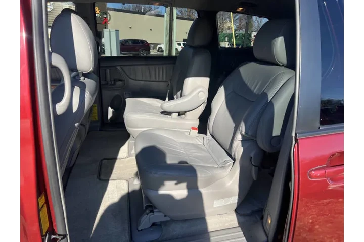 $10900 : 2010 Sienna XLE Limited image 6