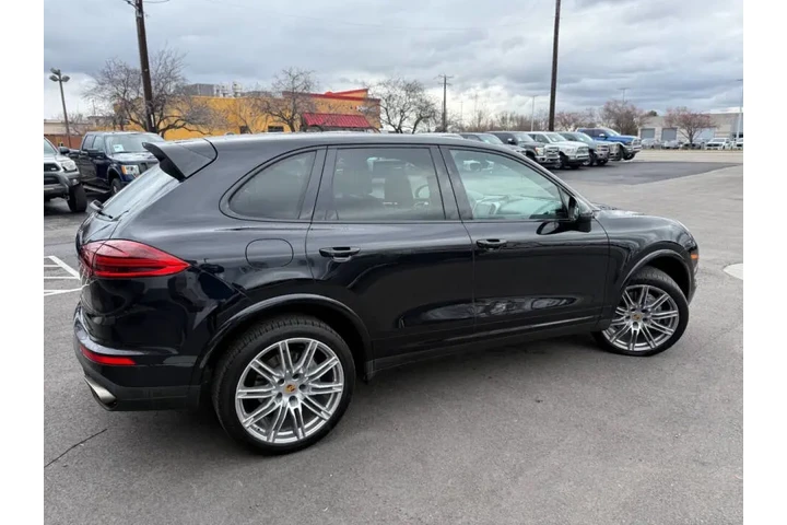 $23999 : 2017 Cayenne Platinum Edition image 3
