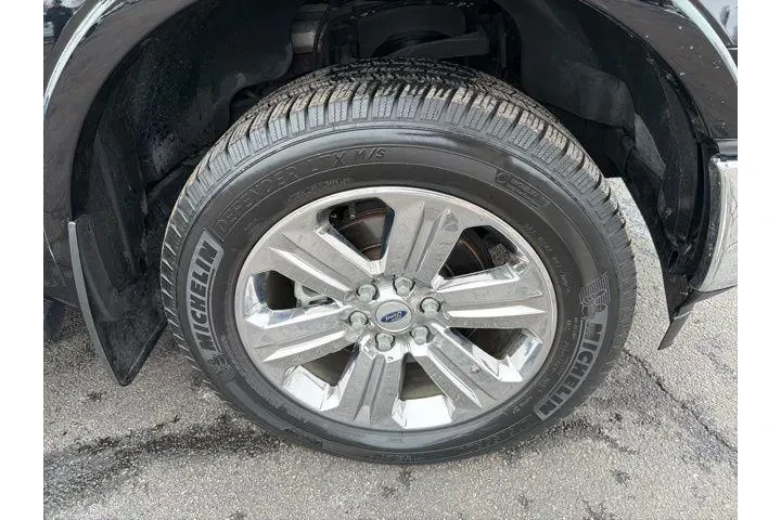 $31995 : Ford F-150 2018 4x4 Lariat 4 image 2