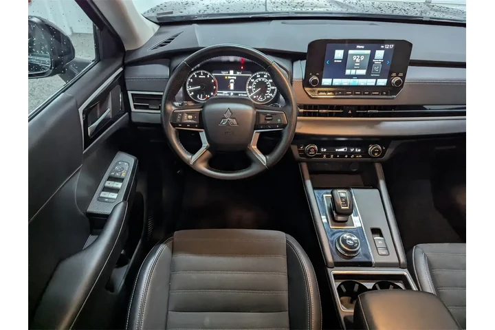 $24797 : Mitsubishi Outlander 2024 SE image 7