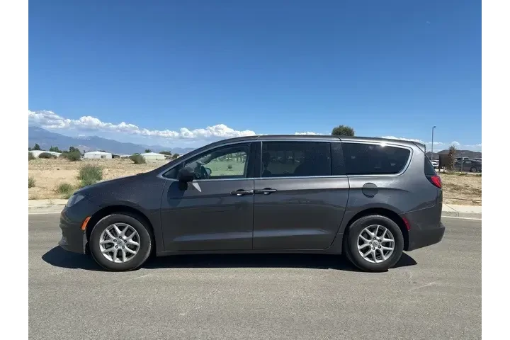 $17216 : Chrysler Voyager 2022 LX 4dr image 5