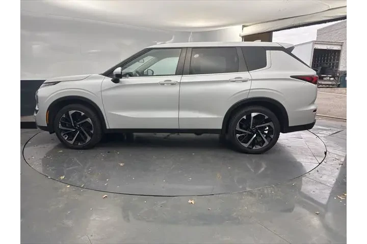 $14632 : Mitsubishi Outlander 2022 AW image 6