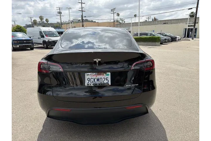 $31675 : Tesla Model Y 2023 AWD 4dr C image 6