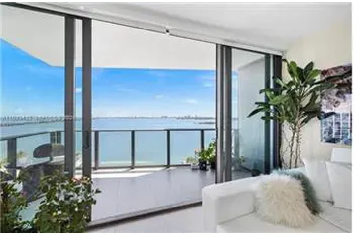 $5850 : Rental property with 3 bedro image 3