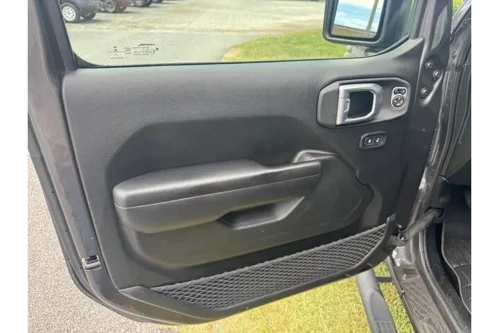 $26995 : Jeep Wrangler Unlimited 2021 image 6