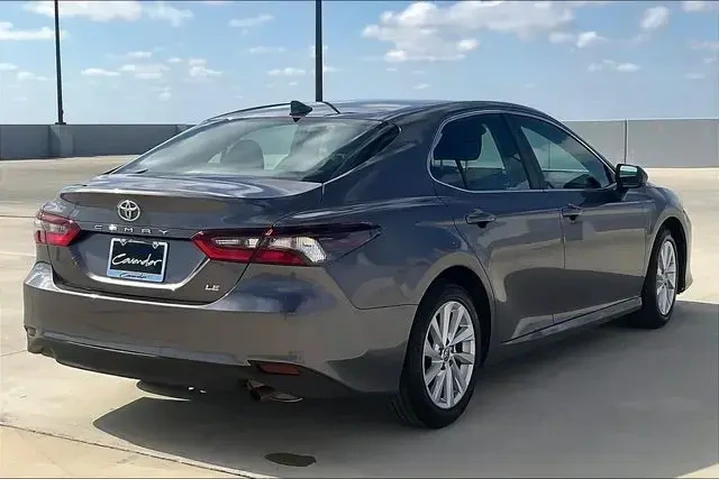 $21511 : Toyota Camry 2024 LE 4dr Sed image 2