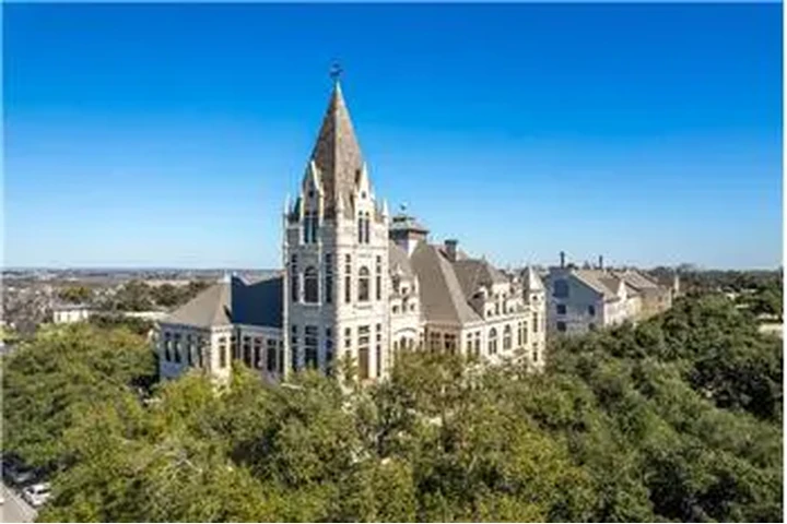 $1739 : Rental property with 3 bedro image 1