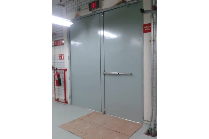 $20 : Puertas salida de emergencia image 3