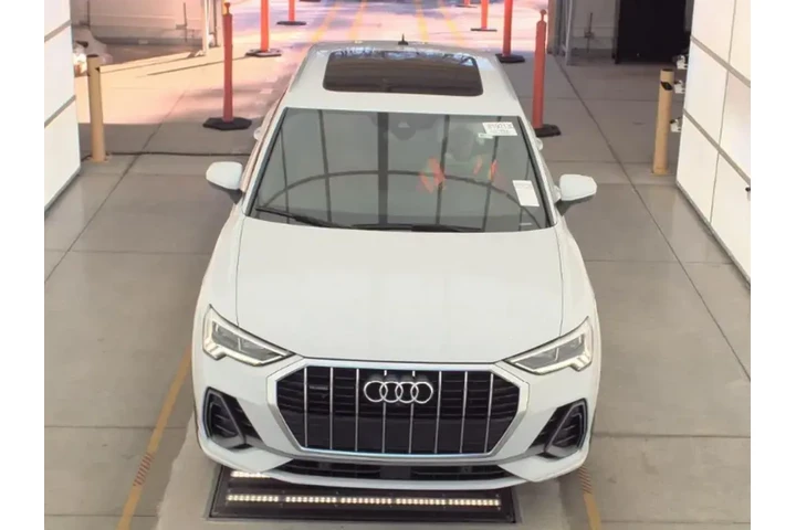 $27493 : Audi Q3 2021 AWD quattro S l image 2