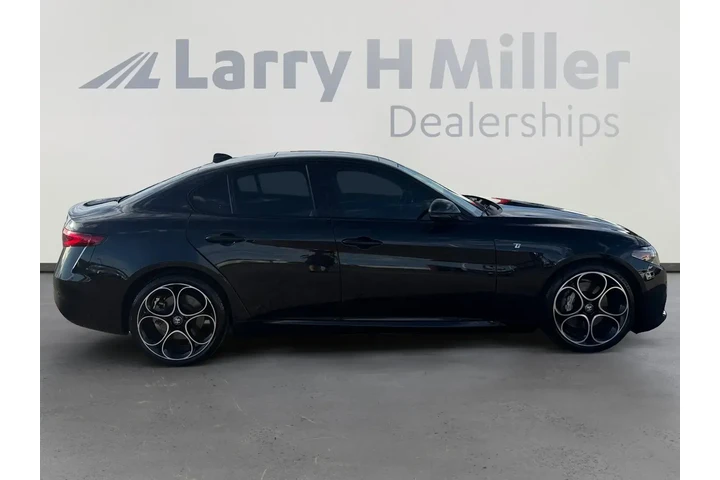 $27281 : Alfa Romeo Giulia 2022 Ti 4d image 6