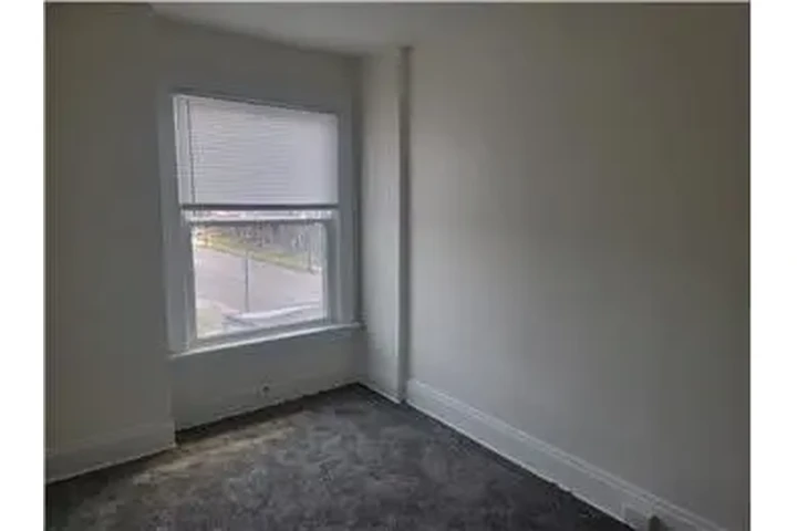 $1250 : Rental property with 2 bedro image 10