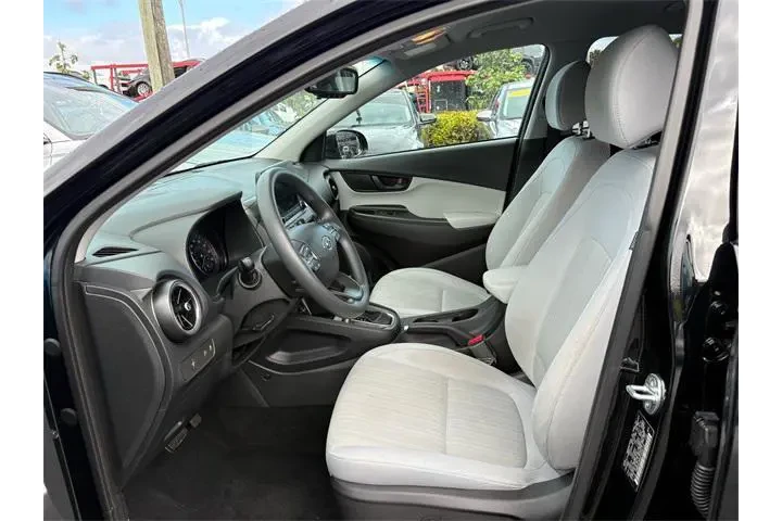 $18275 : Hyundai KONA 2023 AWD SEL 4d image 9