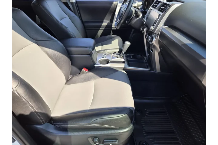 $37994 : Toyota 4Runner 2023 4x2 SR5 image 9