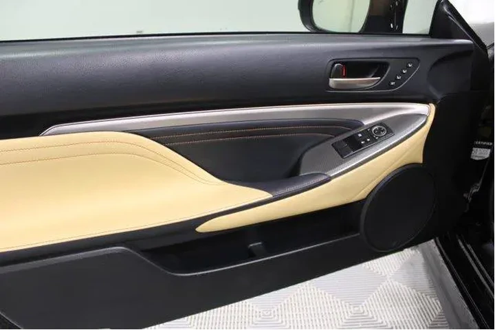 $29931 : Lexus RC 300 2018 AWD 2dr Co image 6