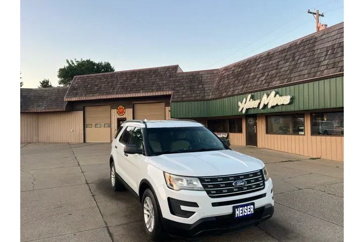 $13500 : 2016 Explorer One Owner | Dic image 2