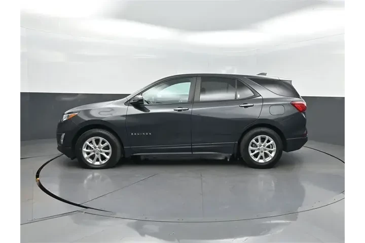 $17576 : Chevrolet Equinox 2021 LS 4d image 2