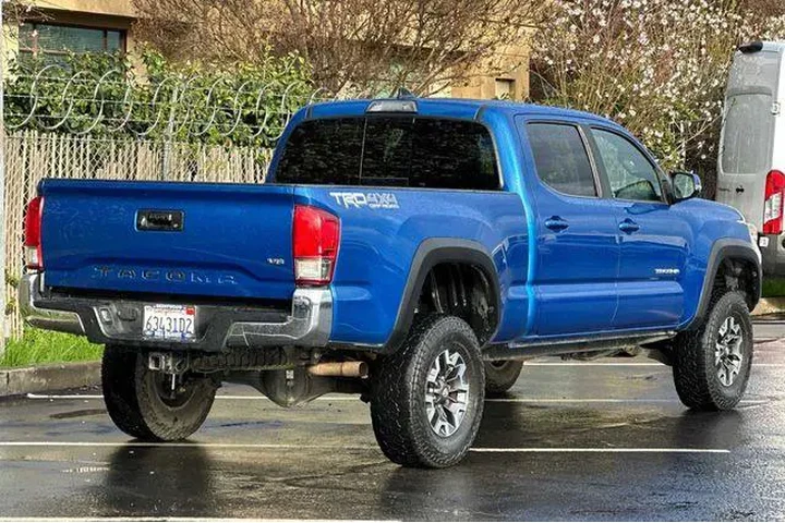 $30899 : Toyota Tacoma 2017 4x4 TRD O image 3