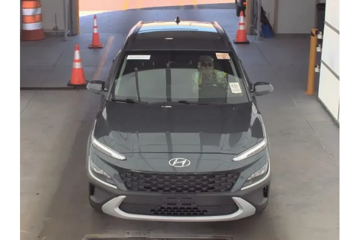 $18499 : Hyundai KONA 2022 AWD SEL 4d image 3