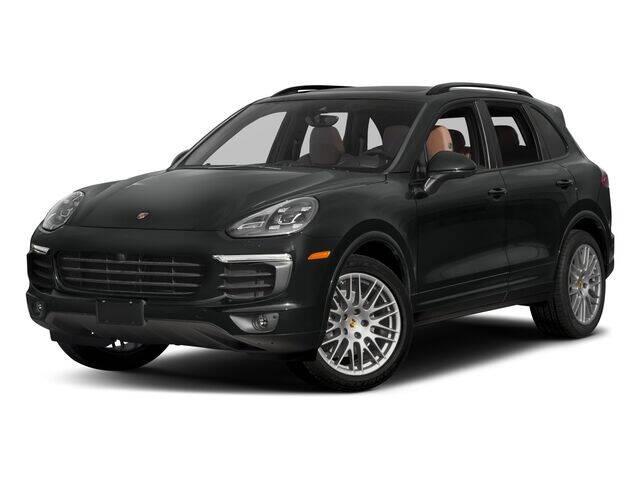 2017 Cayenne Platinum Edition image 2