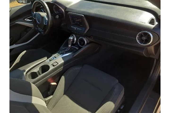 $21398 : Chevrolet Camaro 2020 LT 2dr image 10