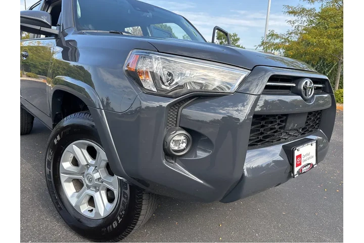 $42979 : Gold Certified2024 4Runner SR5 image 6