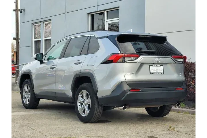 $29850 : Toyota RAV4 2024 AWD XLE 4dr image 4