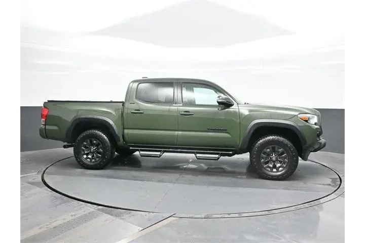 $32759 : Toyota Tacoma 2021 4x4 SR5 V image 8