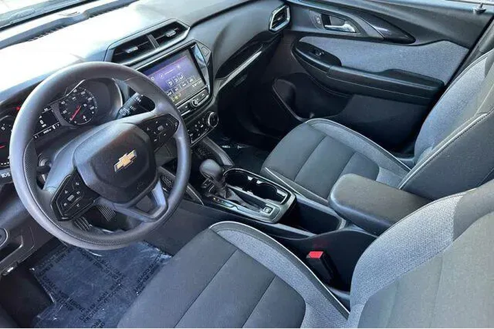 $15675 : Chevrolet Trailblazer 2021 L image 9